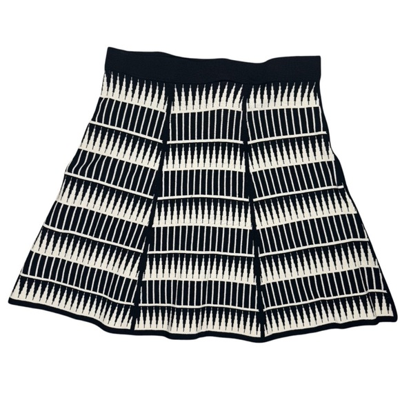 Max Studio Modern Geometric A-line skirt Size Small - Picture 4 of 4